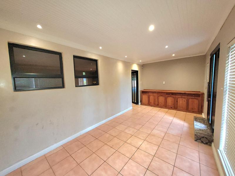 To Let 5 Bedroom Property for Rent in Eversdal Western Cape